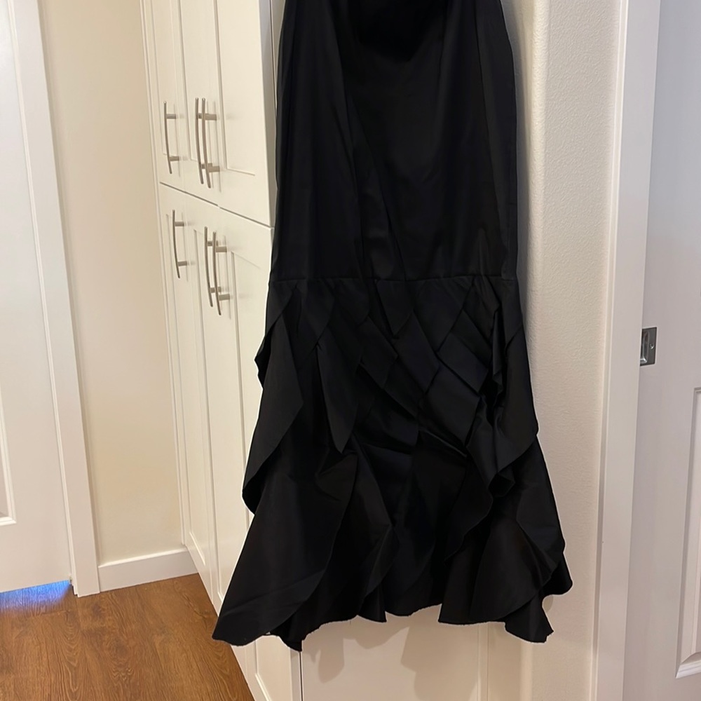 Tadashi Collection Long mermaid-style black skirt